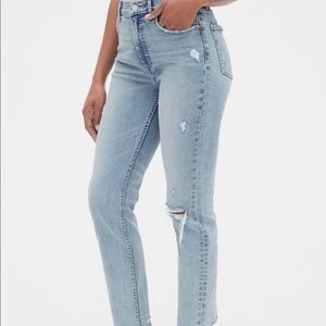 High rise distressed cigarette jeans. Size 6/28